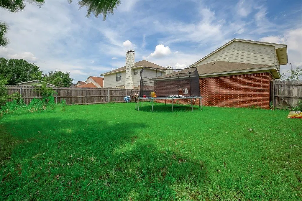 1729 Whispering Cove Trl — Photo 2