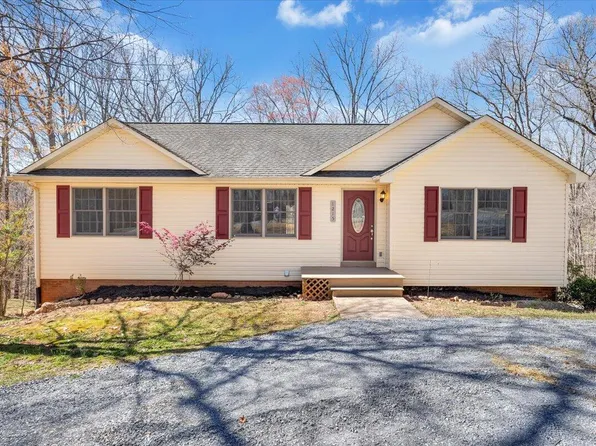 1215 Gate Ln, Moneta, VA 24121