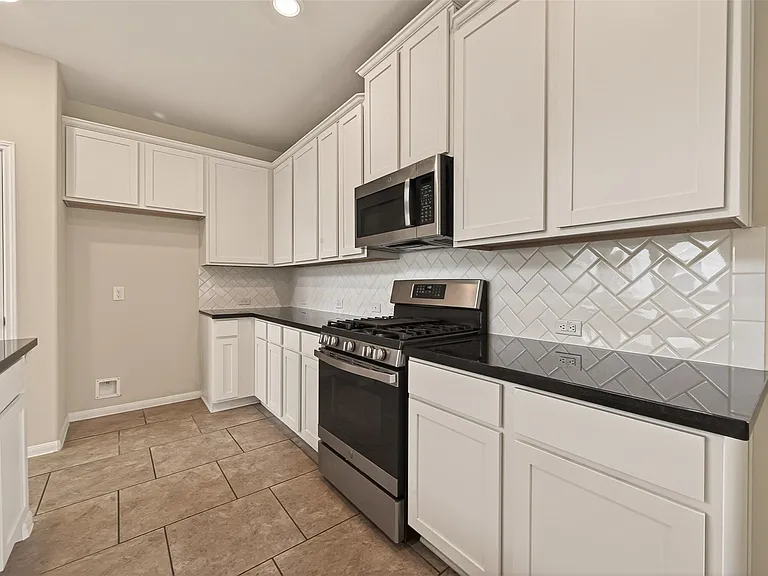 6126 Prince Place Dr — Photo 12