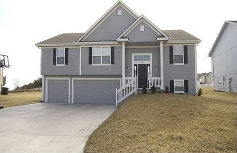 1st image of 807 NW Mulberry Ct