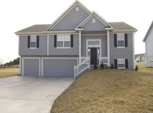 807 NW Mulberry Ct, Grain Valley, MO 64029