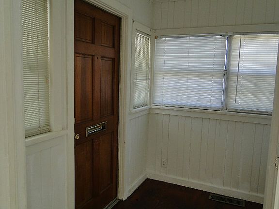 2nd image of 636 NW Palm Dr