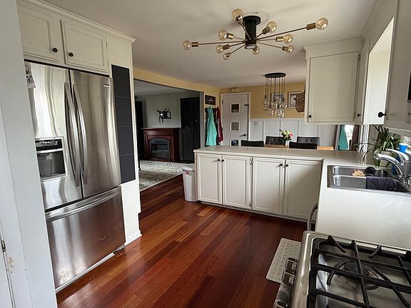 3rd image of 618 Washington Way