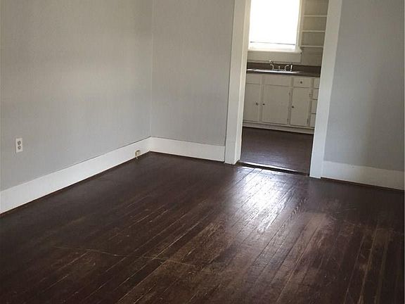 3rd image of 813 W 8th St #3
