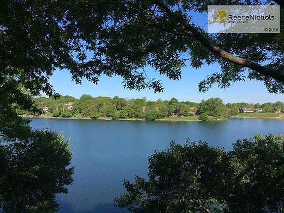 2nd image of 320 NE Landings Dr