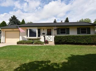 130 E Antoine Dr, Port Washington, WI 53074