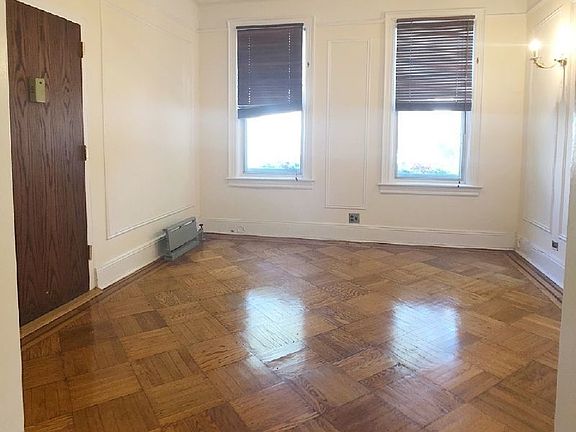 4th image of 2347 24th St #2