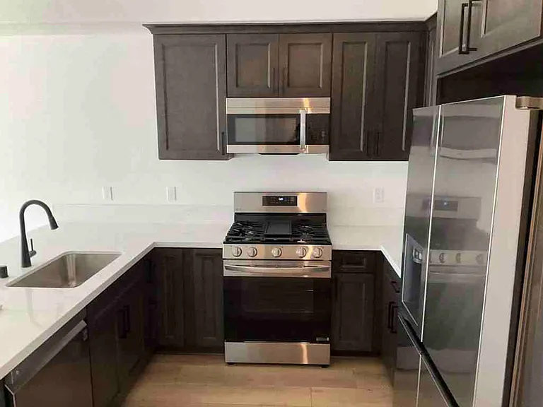 402 W Grand Ave #101 — Photo 3