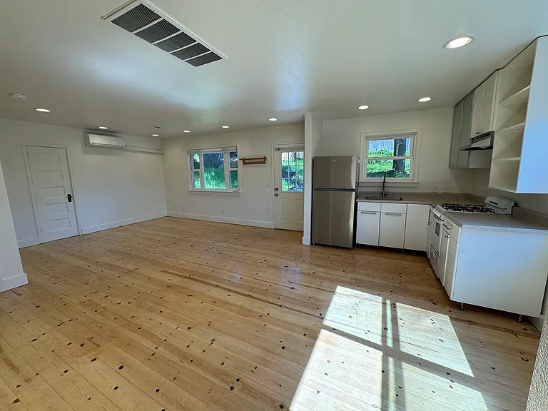Living area/kitchen area