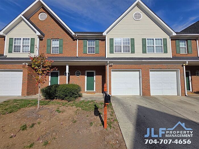1st image of 2107 Lennoxshire Square Ct