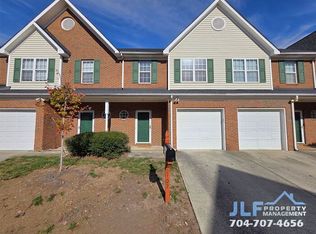 2107 Lennoxshire Square Ct, Charlotte, NC 28210