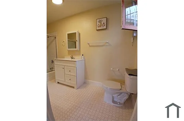 Building Photo - 1703 Toberman St #3