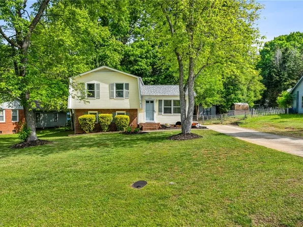 1685 Village Pl, Winston Salem, NC 27127