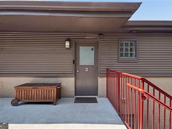 3rd image of 1355 Euclid Ave NE APT 3A