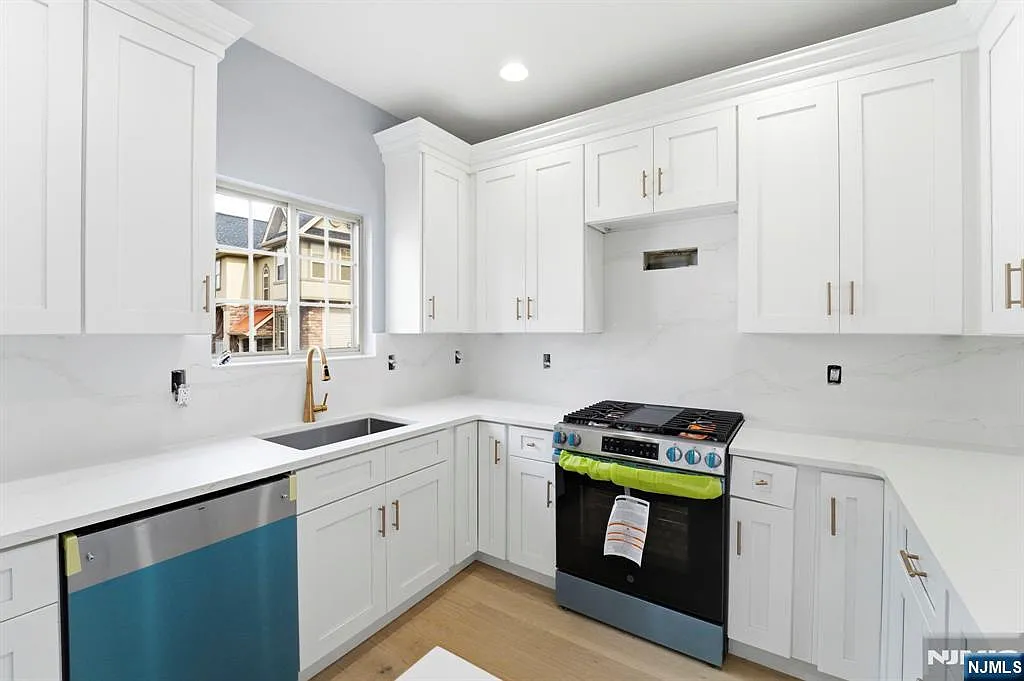 3 bed, 3.5 bath, $4,400 — Photo 3