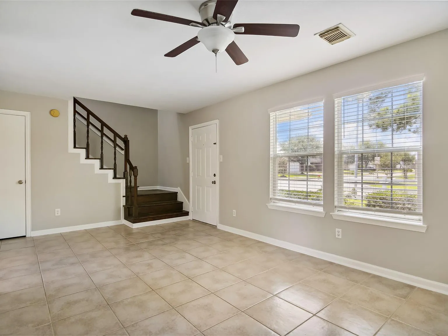 3 bed, 2.5 bath, 1336 sqft, $1,850 — Photo 4