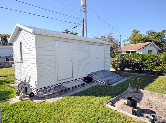 2nd image of 1577 E Elaine Cir