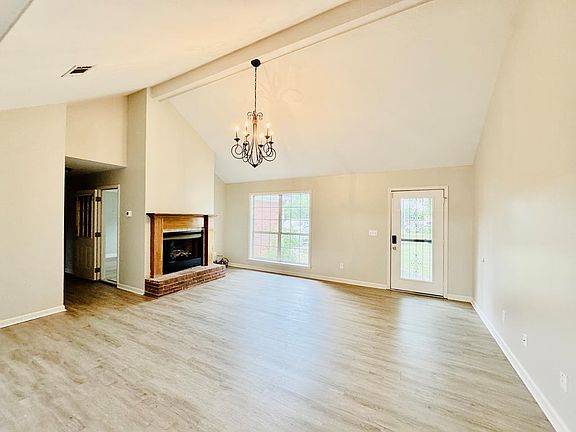 3rd image of 705 Deerfield Dr