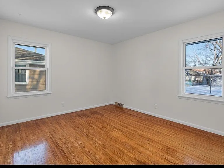 9109 Queen Ave S — Photo 4