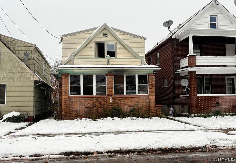 1st image of 2204 Woodlawn Ave