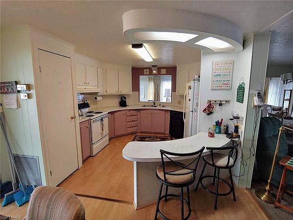 4th image of 107 Poinsettia Dr