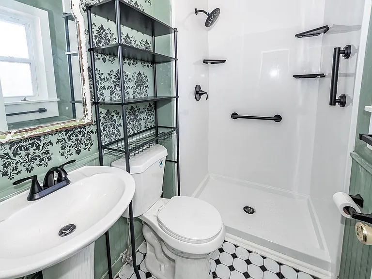 444 Academy Rd — Photo 16