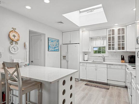 5th image of 14 Saint Andrews Cir