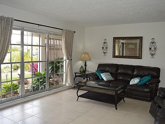 3rd image of 23047 Fontaine Ave