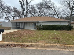 508 Shamrock Dr, Palestine, TX 75803