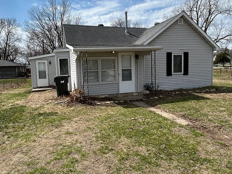 307 Sycamore St — Photo 1