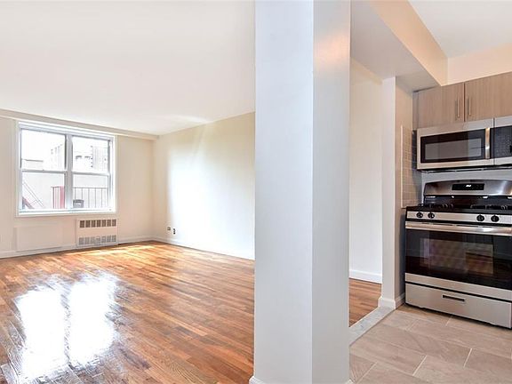 3rd image of 3311 Giles Pl APT 4A