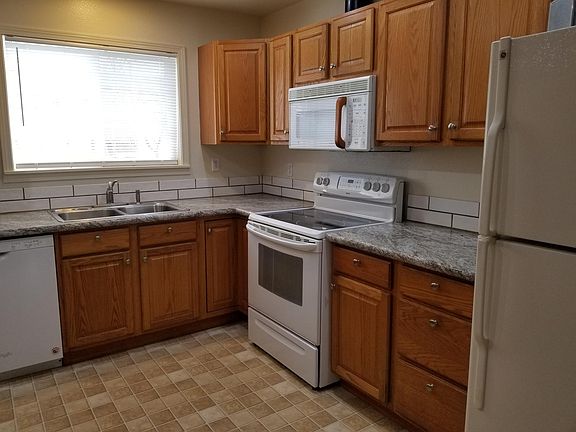 3rd image of 300 S 11th St