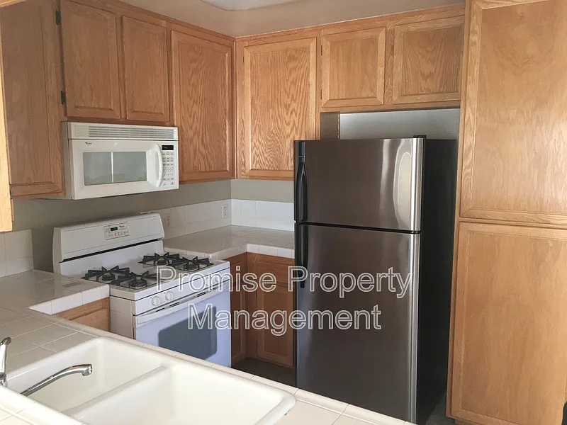 3 bed, 2.0 bath, 1199 sqft, $3,495 — Photo 3