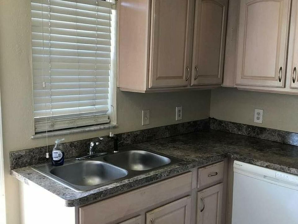 1st image of 605 Ixoria Ave