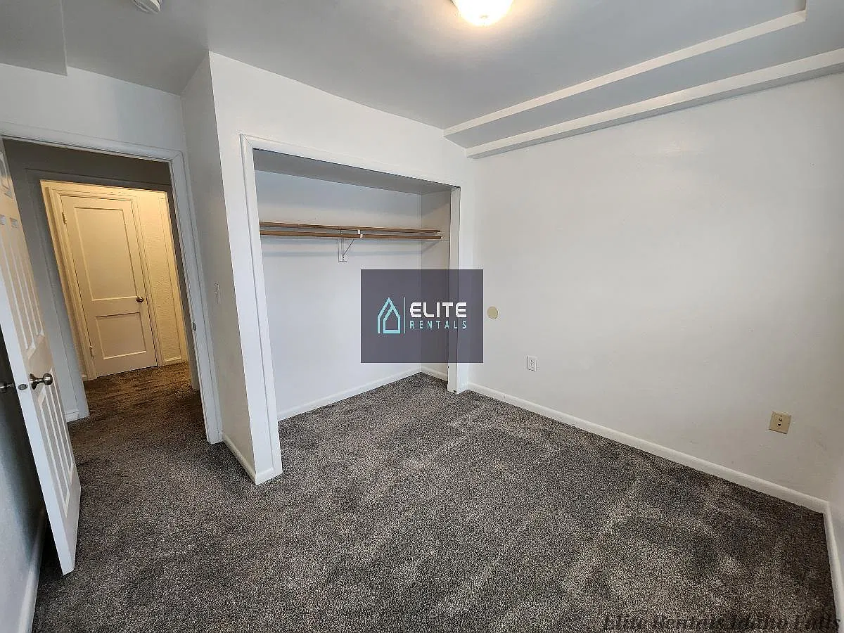 3 bed, 1.0 bath, $1,200 — Photo 4