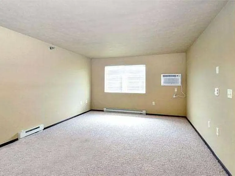 Mirada Manor Apartments — Photo 19