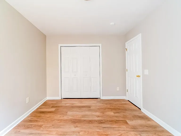 1002 Mallory Ln — Photo 12