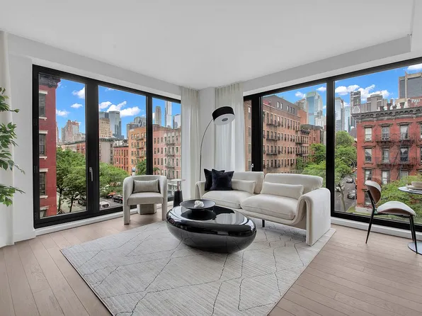 500 W 45th St #208, New York, NY 10036