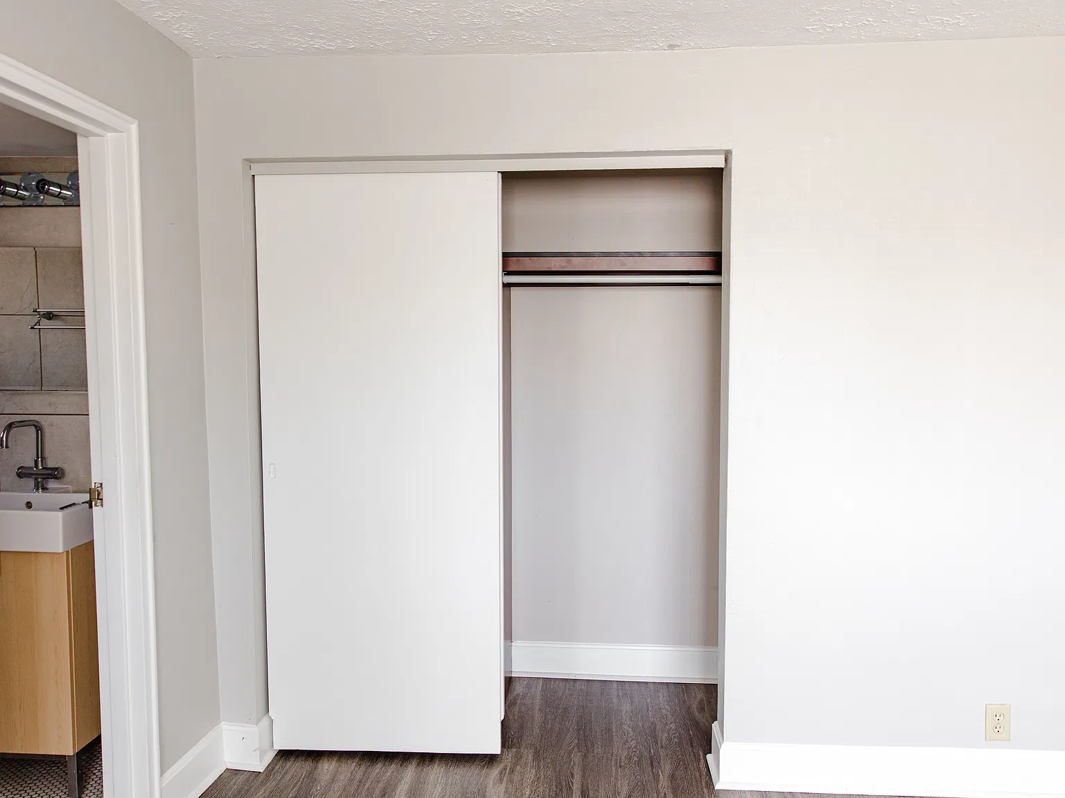 Studio, $825 — Photo 2