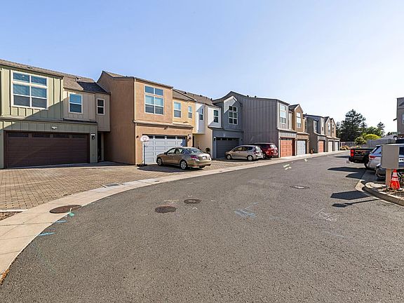 4th image of 46 Birch Haven Way