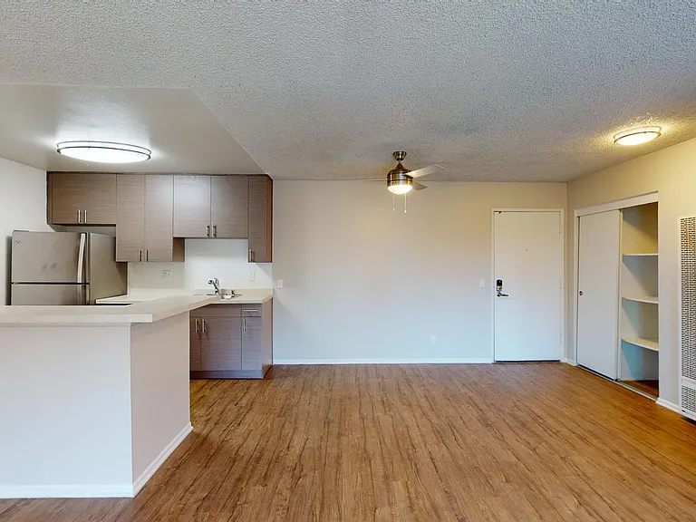 Huntington Vista — Photo 49