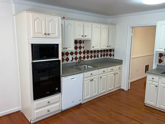 3rd image of 11405 Empire Ln