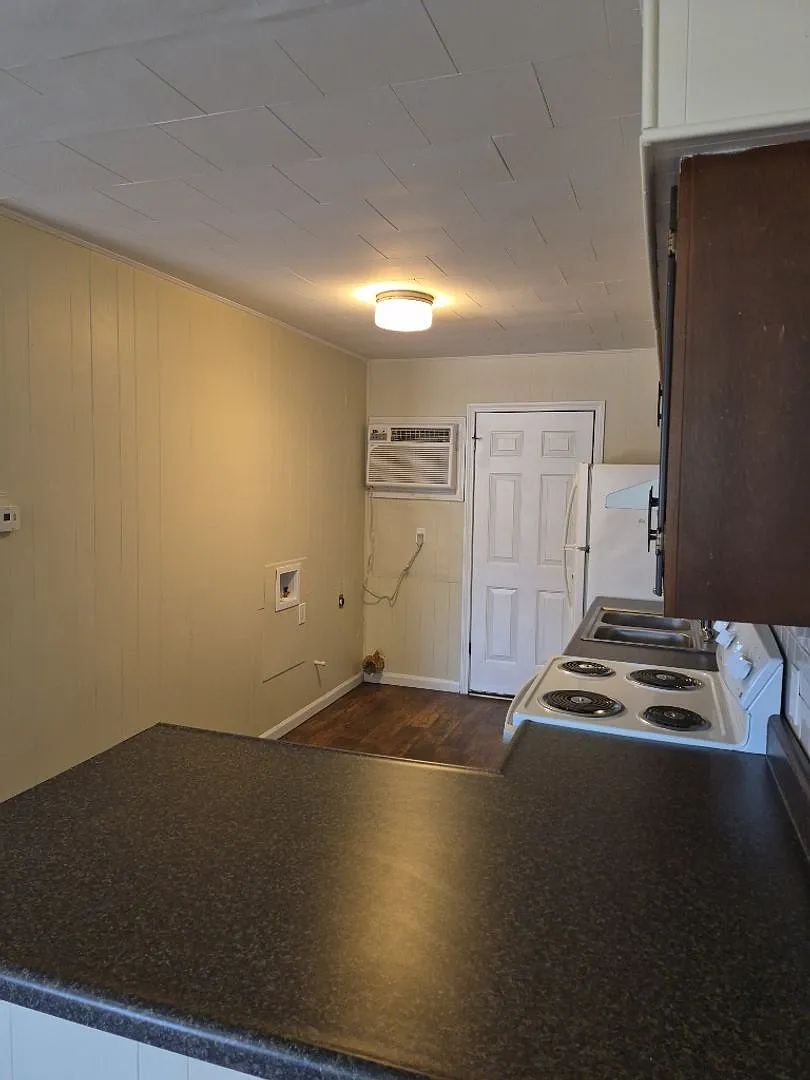 Bailey Apartments — Photo 4