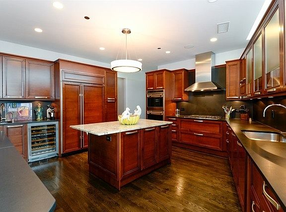 4th image of 50 E Chestnut St APT 3001