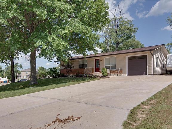 2nd image of 10610 Thayer Ct