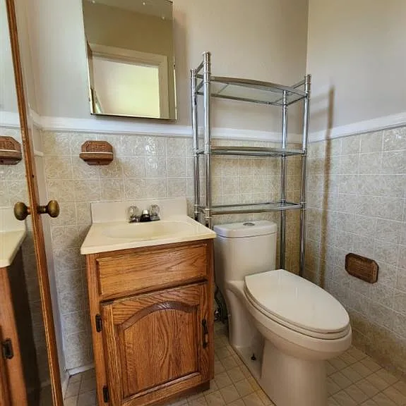230 Monterey Dr — Photo 7