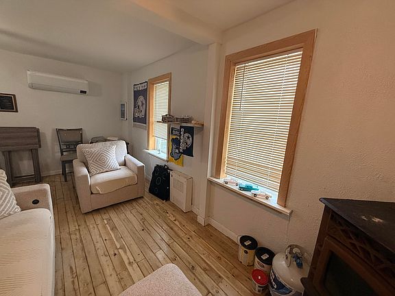 5th image of 35 Dennis Street