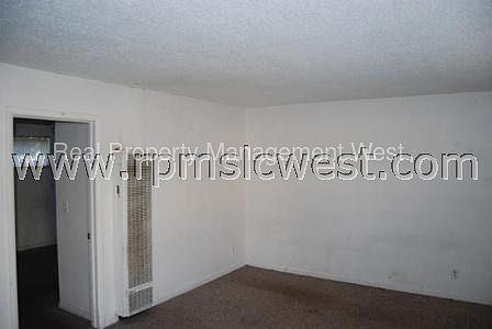 3rd image of 480 E Robert Ave