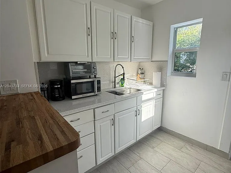 528 NE 70th St #TOP — Photo 14