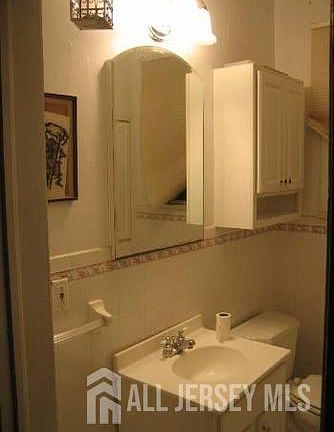 5th image of 15 Dix St